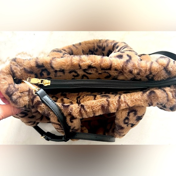 Urban Expressions Faux Fur Cheetah Print Crossbody and Top Handle Bag Tan Brown - Picture 7 of 12